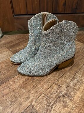 Women's Rhinestone Embellished Ankle Western Boots - Silver